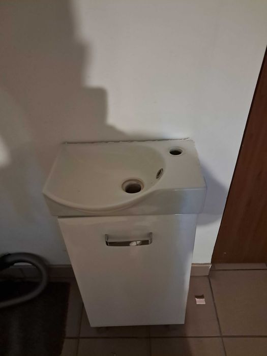 Szafka z umywalką mała w bardzo dobrym stanie! ODBIÓR OSOBISTY