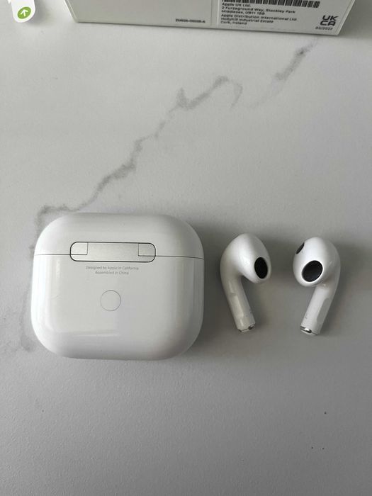 Навушники Apple AirPods 3 MagSafe Charging Case