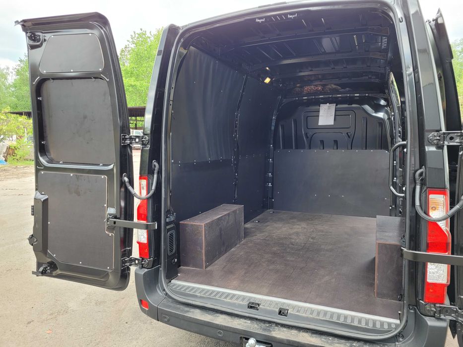 Zabudowa busa, Renault Master L2H2 zabudowa paki ze sklejki
