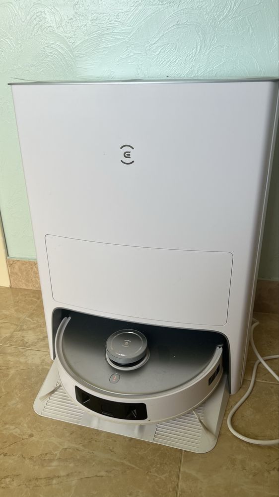 робот-пылесос Ecovacs Deebot T20 OMNI, как новый
