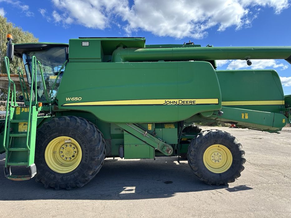 Комбайн John Deere W650