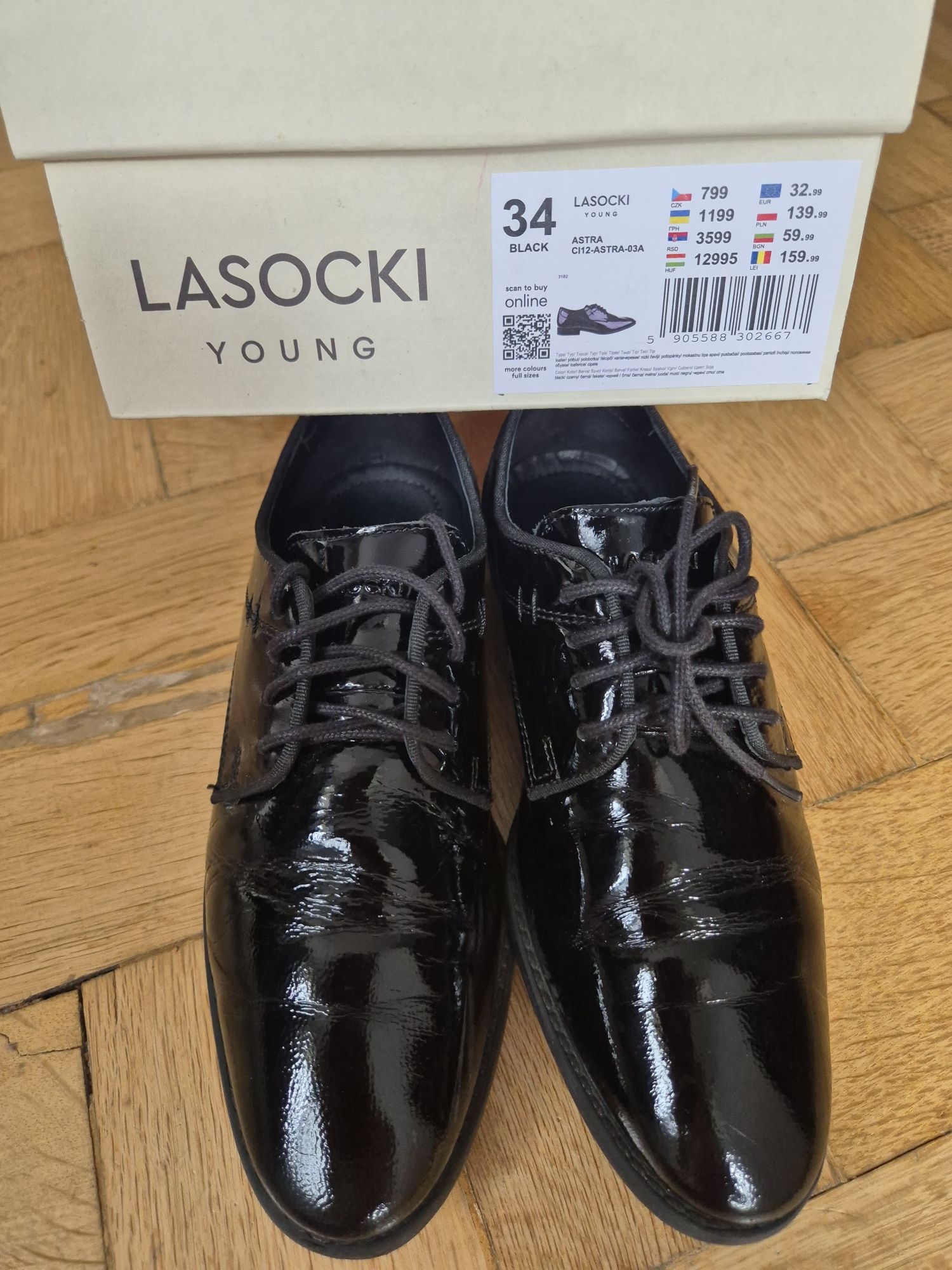 Buty- czarne lakierki dla chłopca