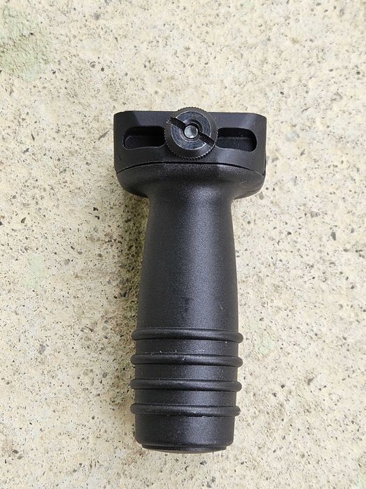 Chwyt przedni pionowy Picatinny RIS FB Radom Beryl jak nowy