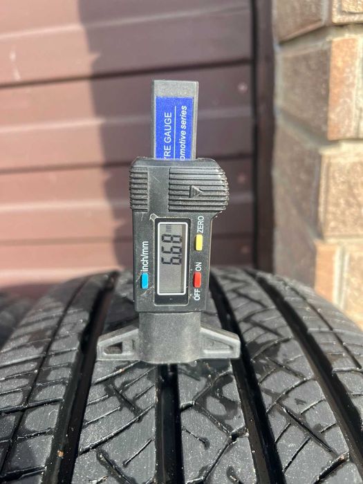 Продам комплект дисків R17 із всесезонною гумою.