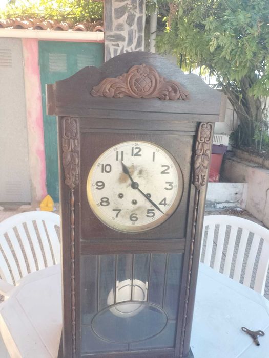 Relógio de parede antigo FMS mecânico com pêndulo – a funcionar