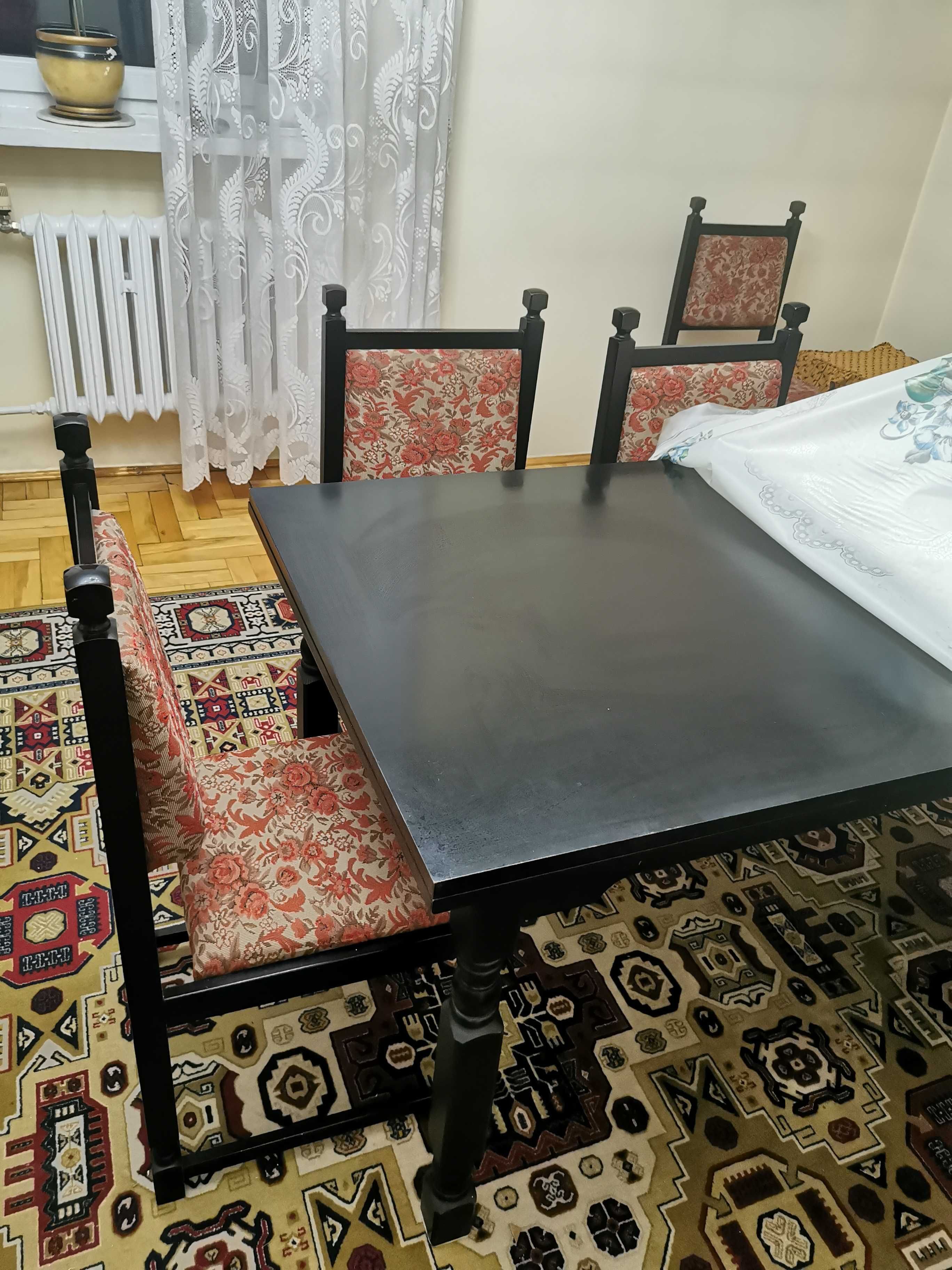 Komplet mebli do salonu (stół + 10 krzeseł)