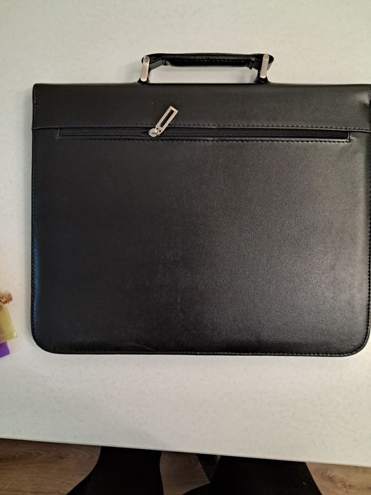 Продам портфель діловий з екошкіри.