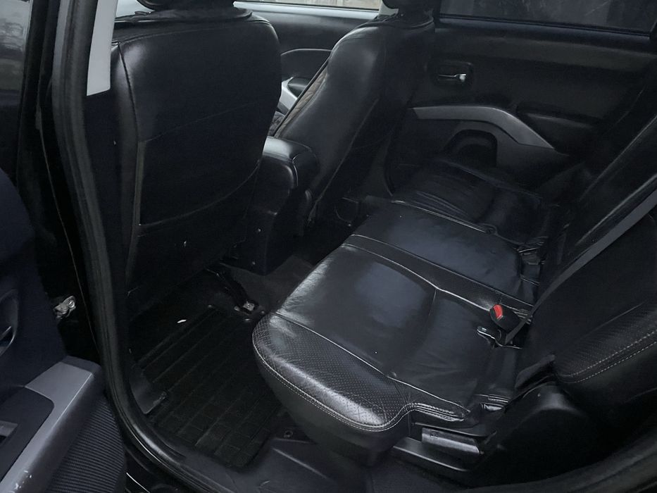 Mitsubishi Outlander 3.0 гаражне зберігання
