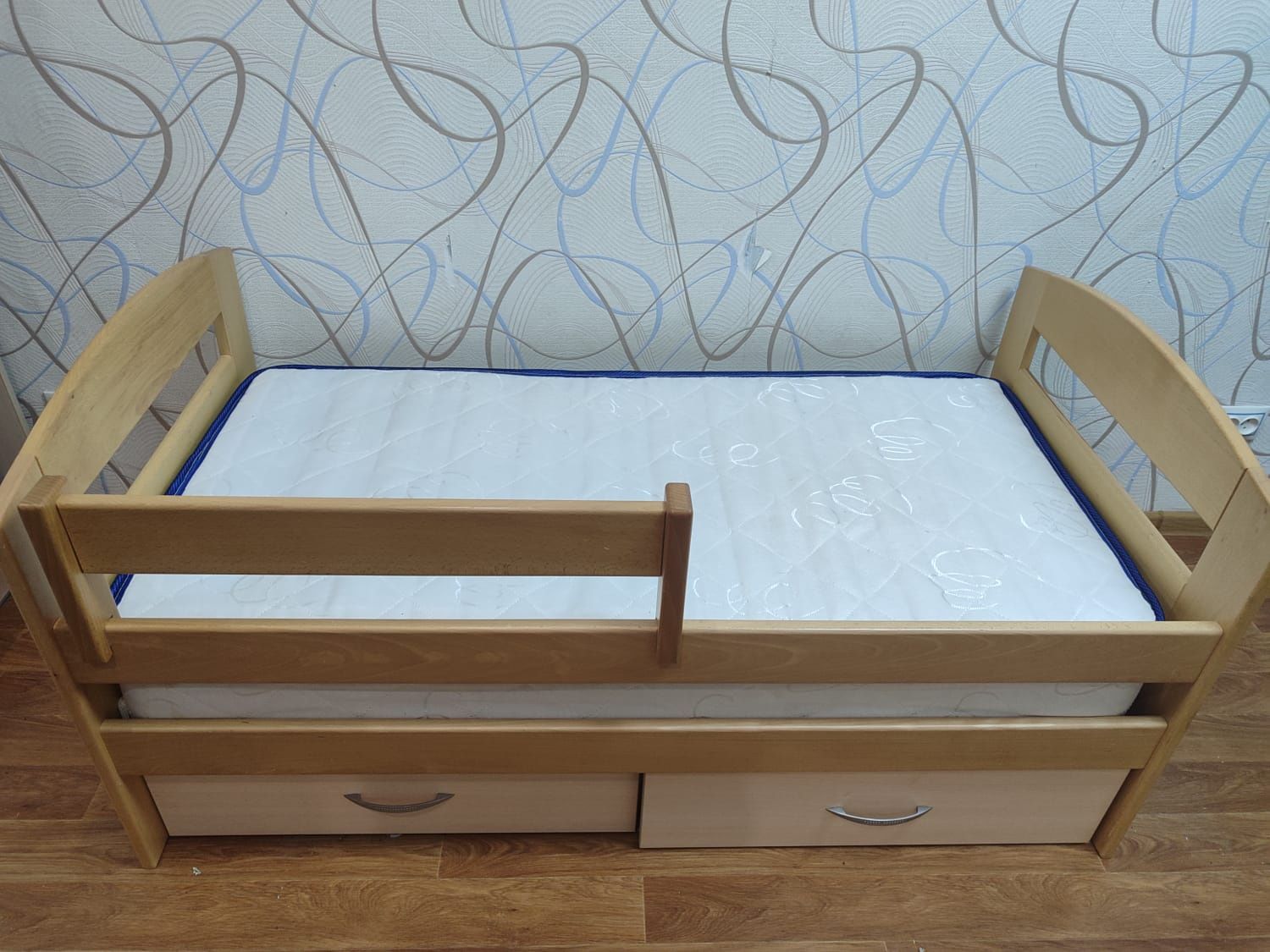 Продам дитяче ліжко 145*80 з матрасом після хімчистки