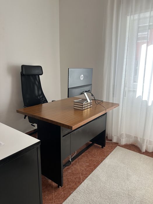 Secretaria de metal com tampo madeira