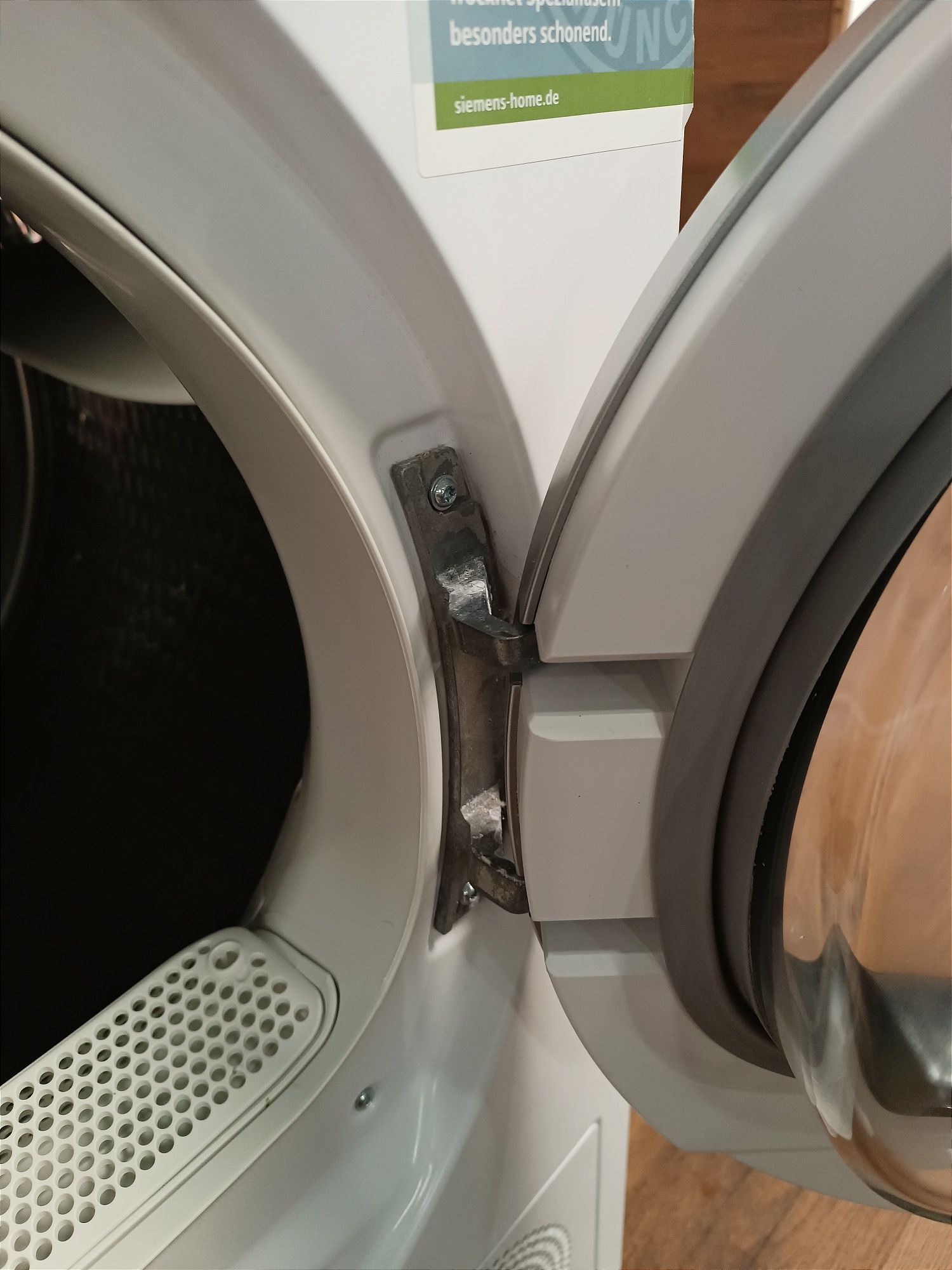 Сушильна машина Siemens  WT46W2FCB/07 7кг тепловий насос