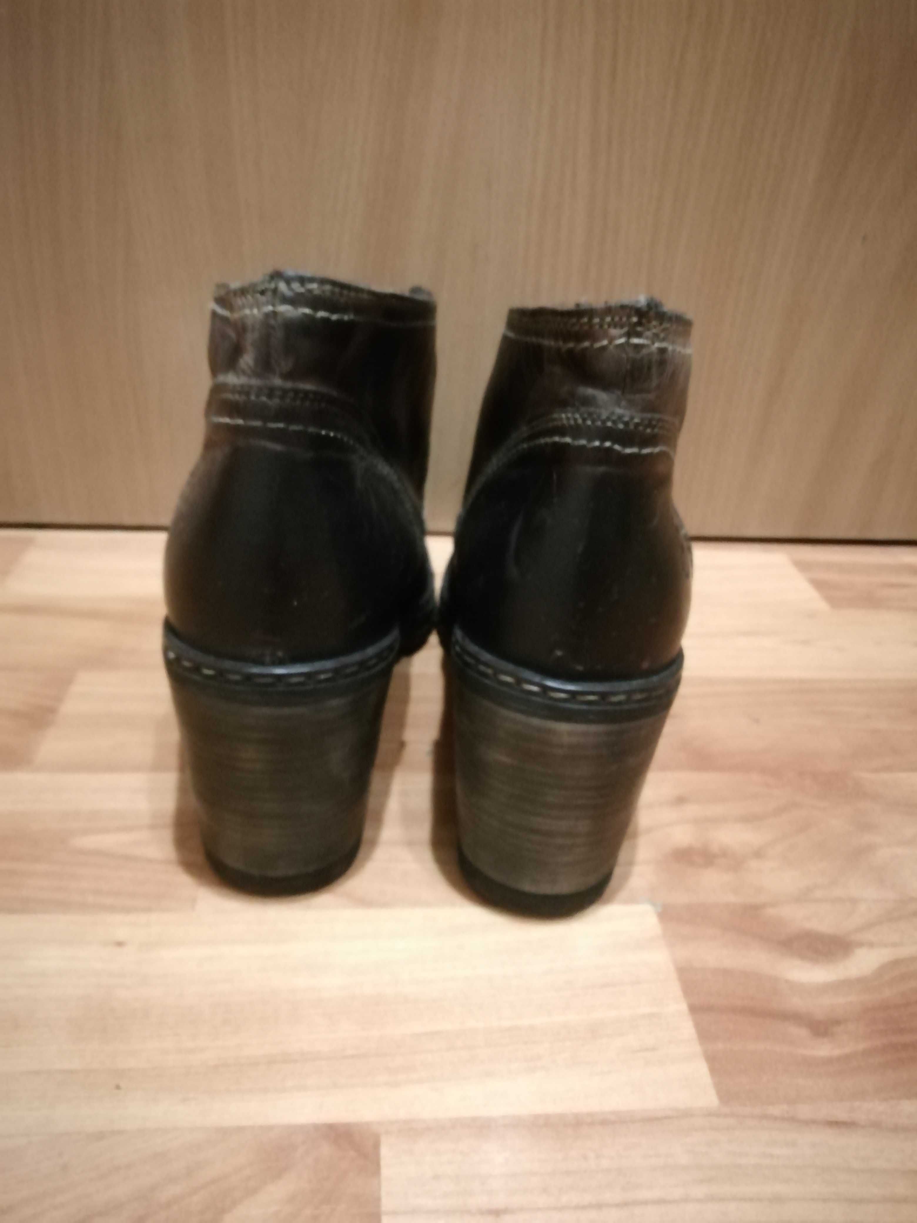 Теплі зручні шкіряні черевики, розмір 40 (устілка 26 см), 150 грн.