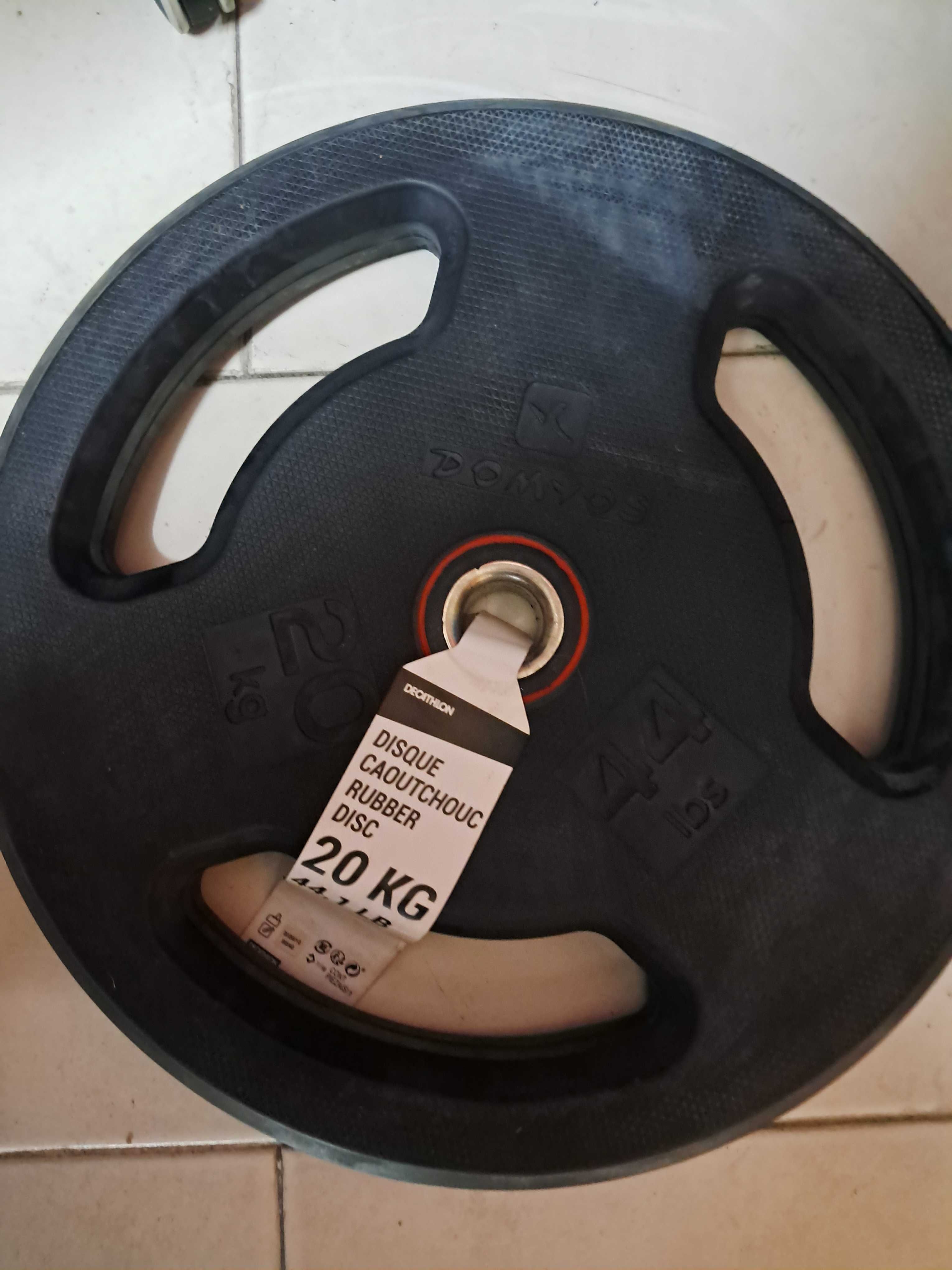 Barra de musculação 20kg + 2 pesos de 20kg