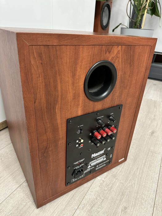 Subwoofer Magnat Sub301a 220W 30 cm stan BDB