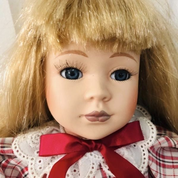 Порцелянова лялька-художник ручної роботи. Колекційна лялька Кім 42см