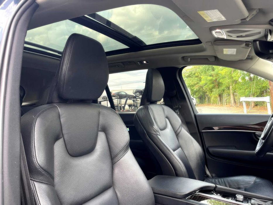 Volvo XC90 T6 Momentum      2019