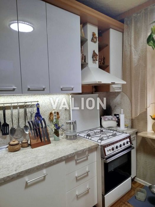 Продам 3-кімнатну квартиру біля метро *Академмістечко*