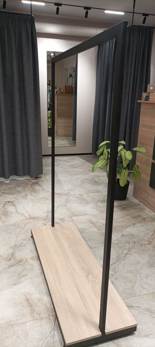 Стійки-вішалки  для одягу