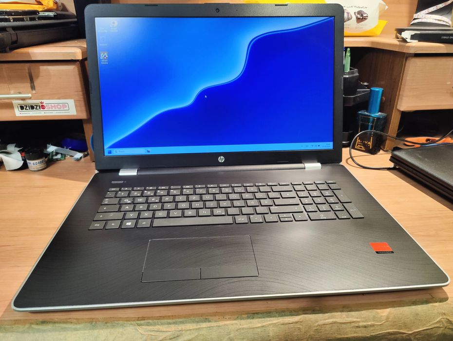 Ноутбук HP 17 ak005ng. Amd a-12, r7 m340 2gb, 8gb, SSD+HDD.
