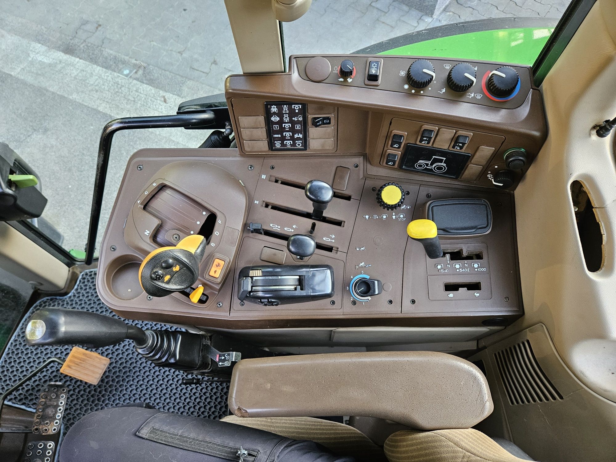 John Deere 6120, 6100RC