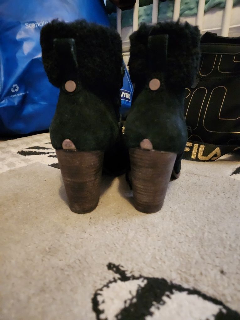 Botki UGG 39 skora, zamsz