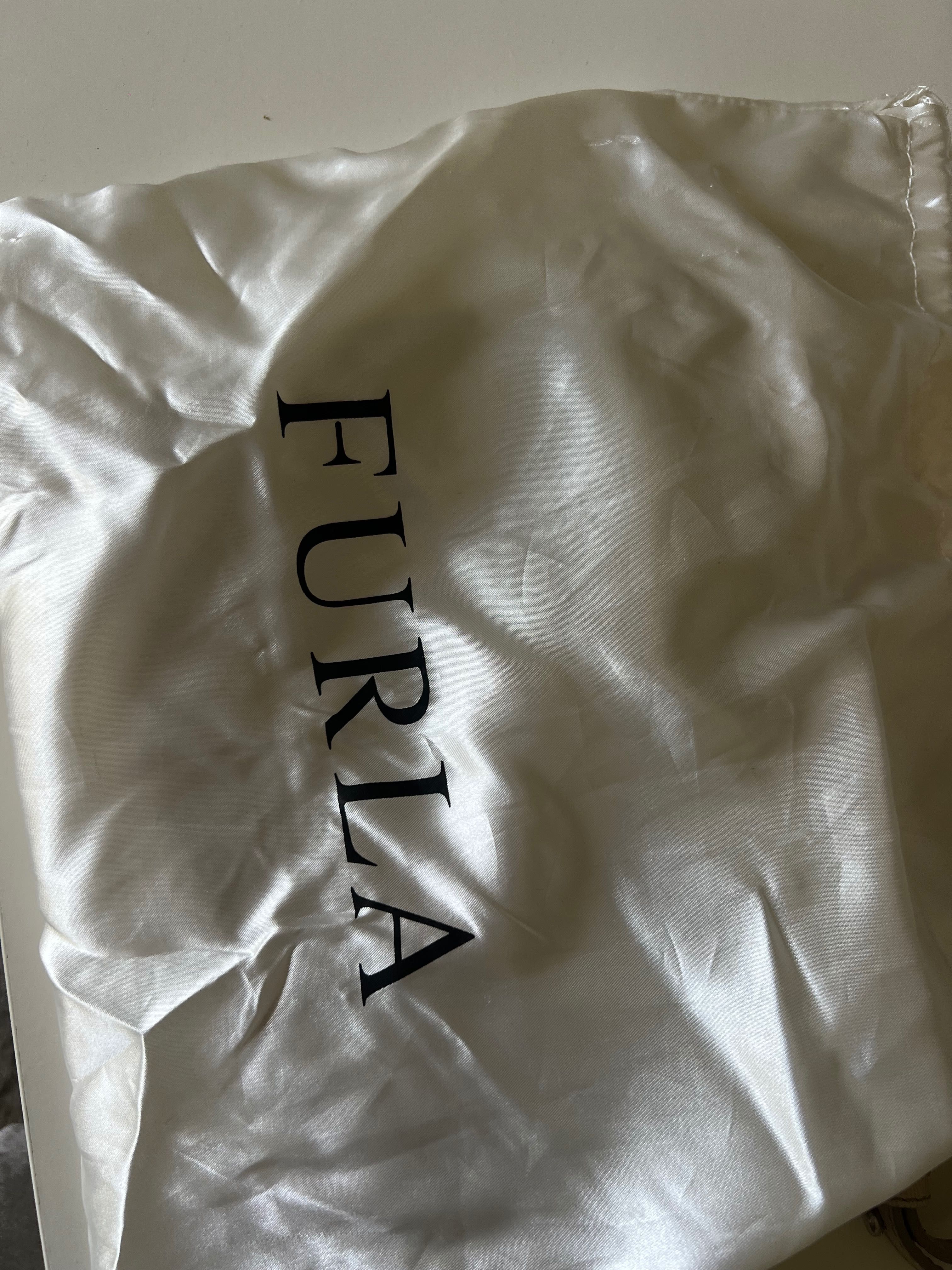 Carteira nova Furla