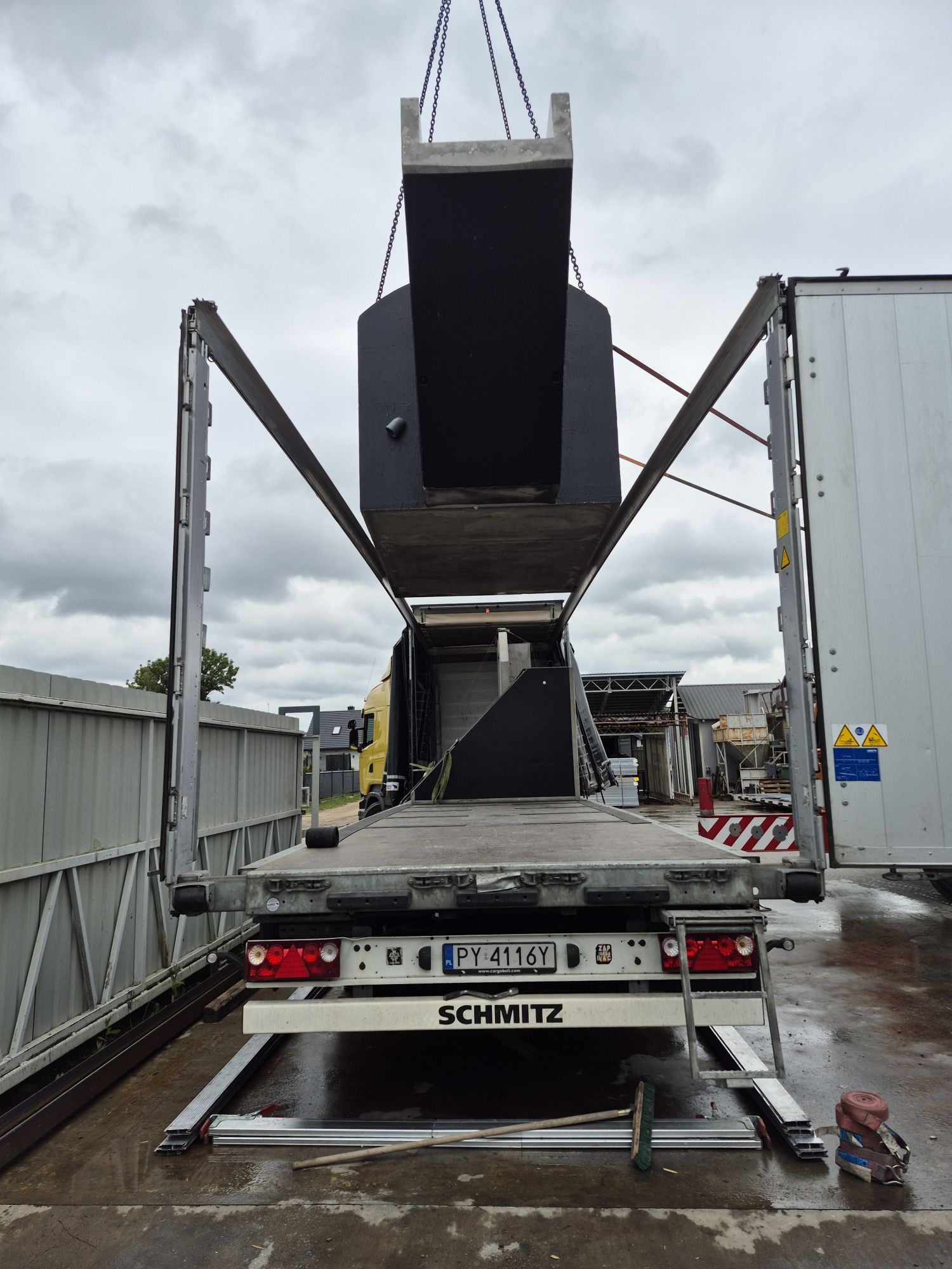 Naczepa Schmitz Cargobull Varios BDE 385/55/22.5