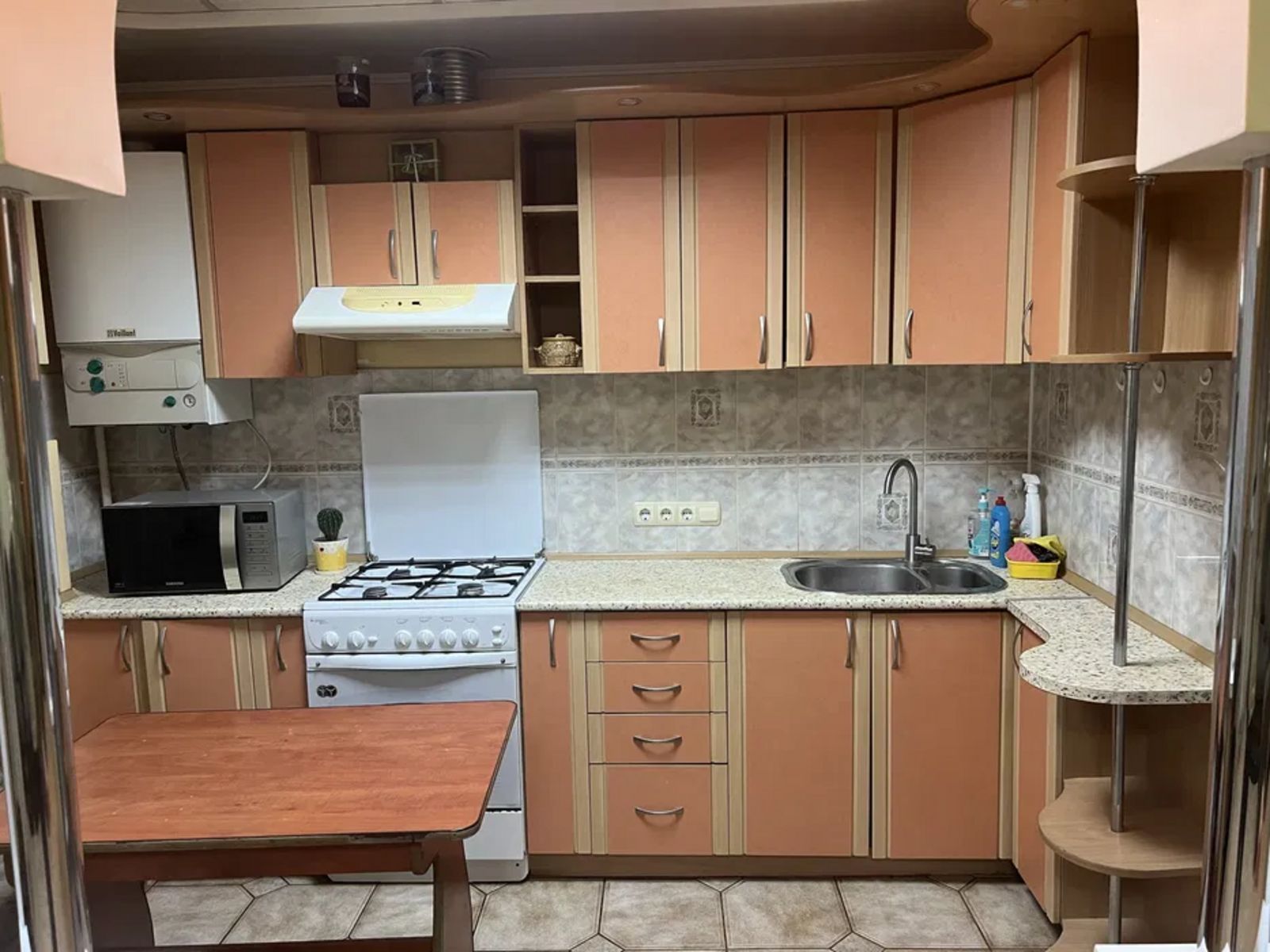 Продам 3-и к/к з меблями та технію на Волкова, р-н Кардіоцентру.