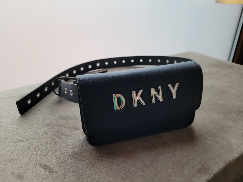 Pasek z saszetka DKNY Czarny