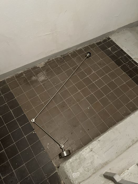 Srebrny lampa sufitowa na wysięgniku (bez klosza)