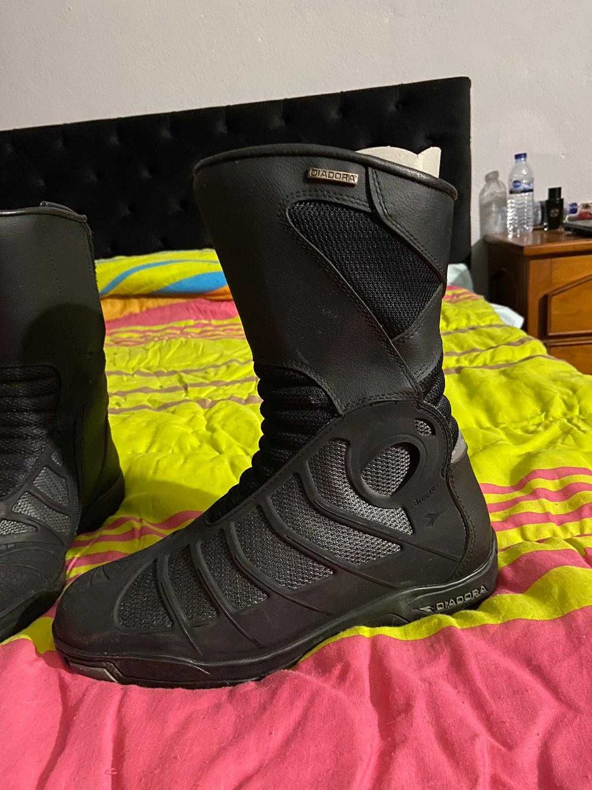 Botas Pretas de mota