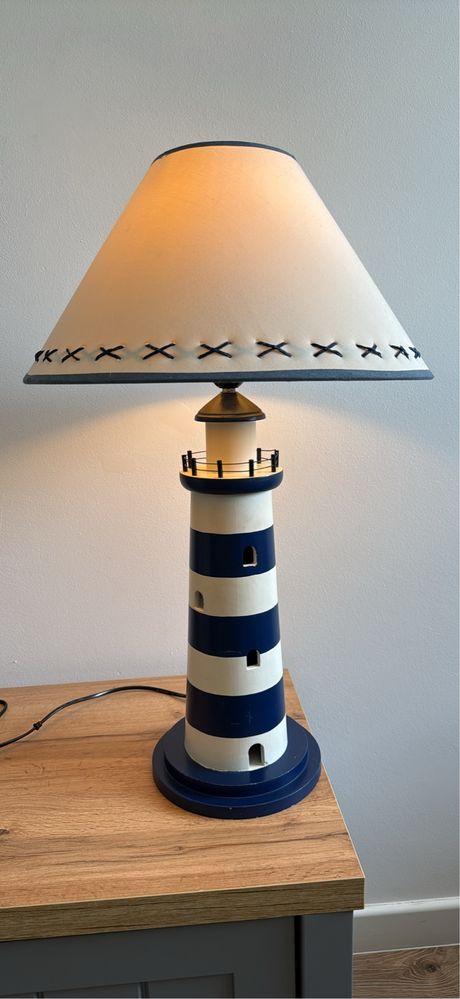Lampa latarnia w stylu marynistycznym
