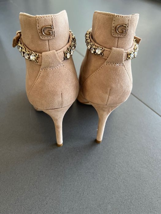 Buty Guess z odkrytymi palcami
