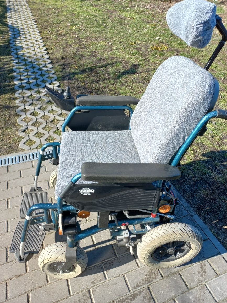 Wózek elektryczny inwalidzki.  .
