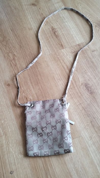 Mała torebka przez ramię z logo Gucci
