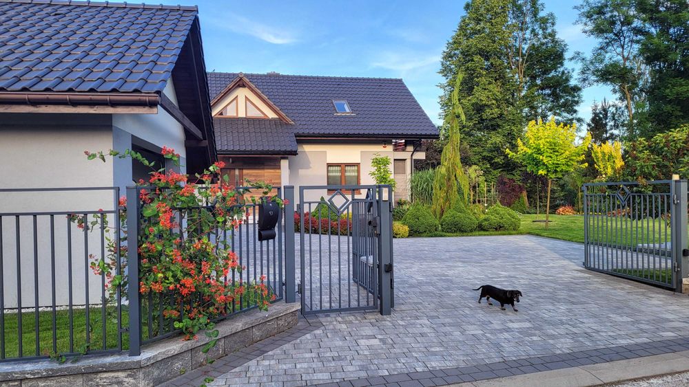 Sprzedam dom z garażem