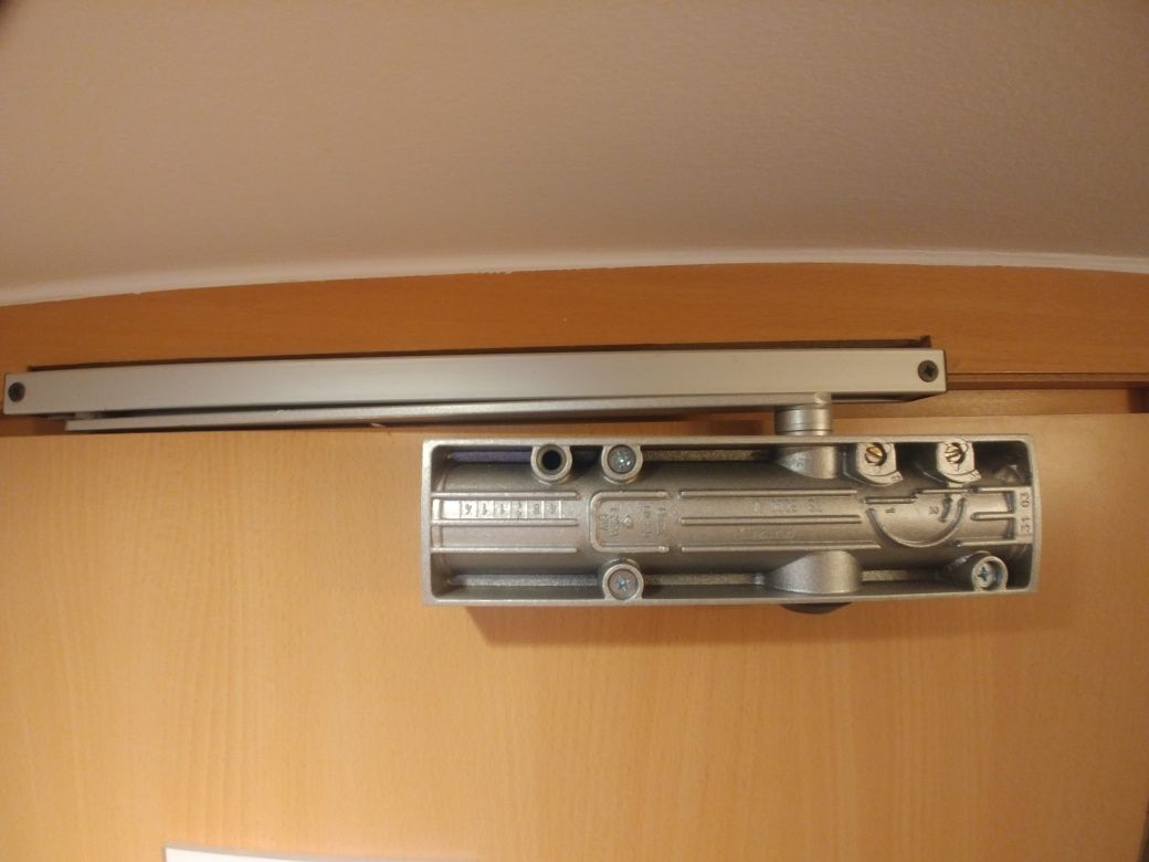 Samozamykacz GEZE TS3000V
