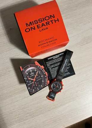 Lava x Omega Swatch SO33O100 – Płynna Moc