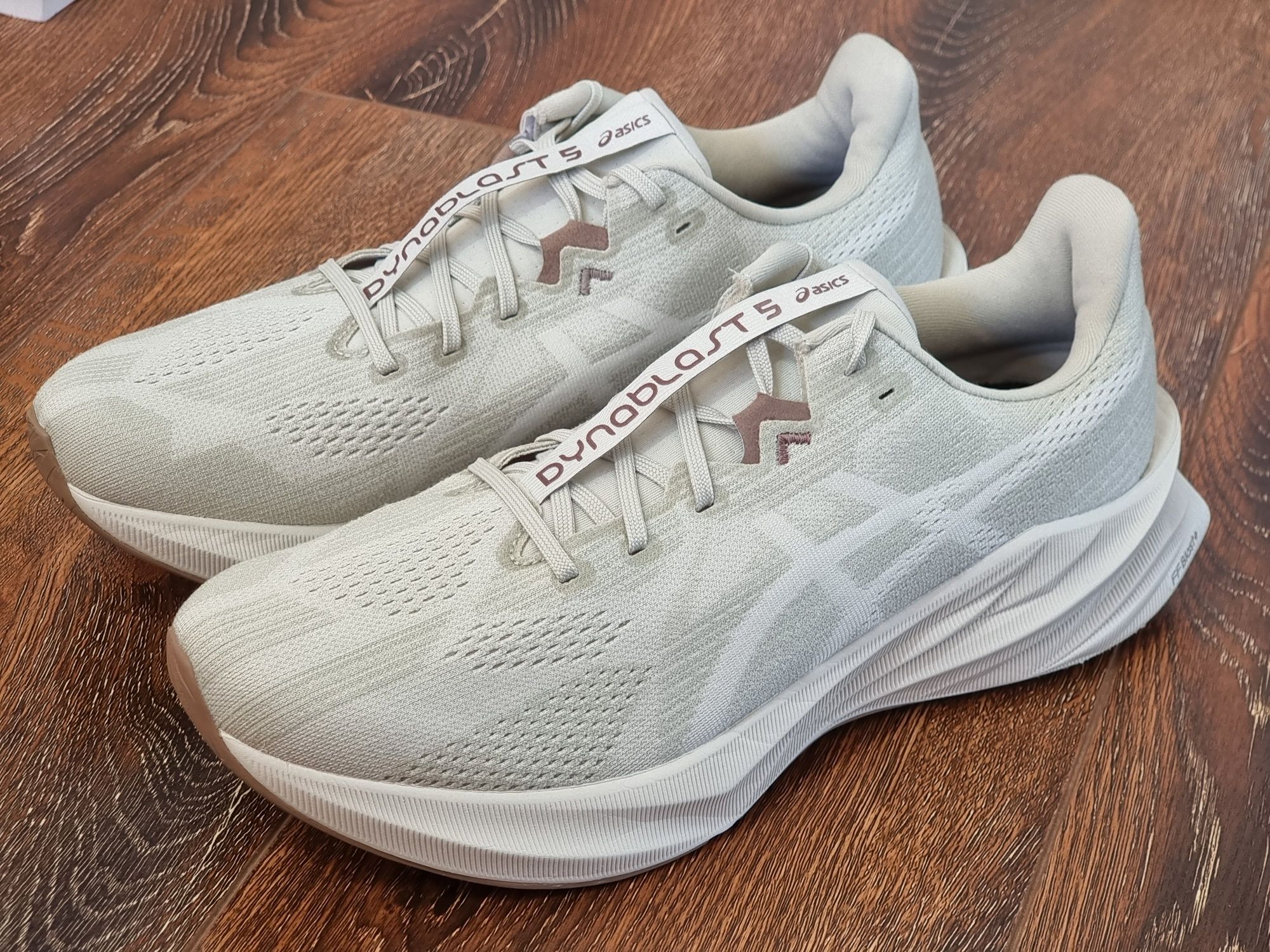 Оригінал 100% кросівки чоловічі asics dynablast 5  euro 44.5