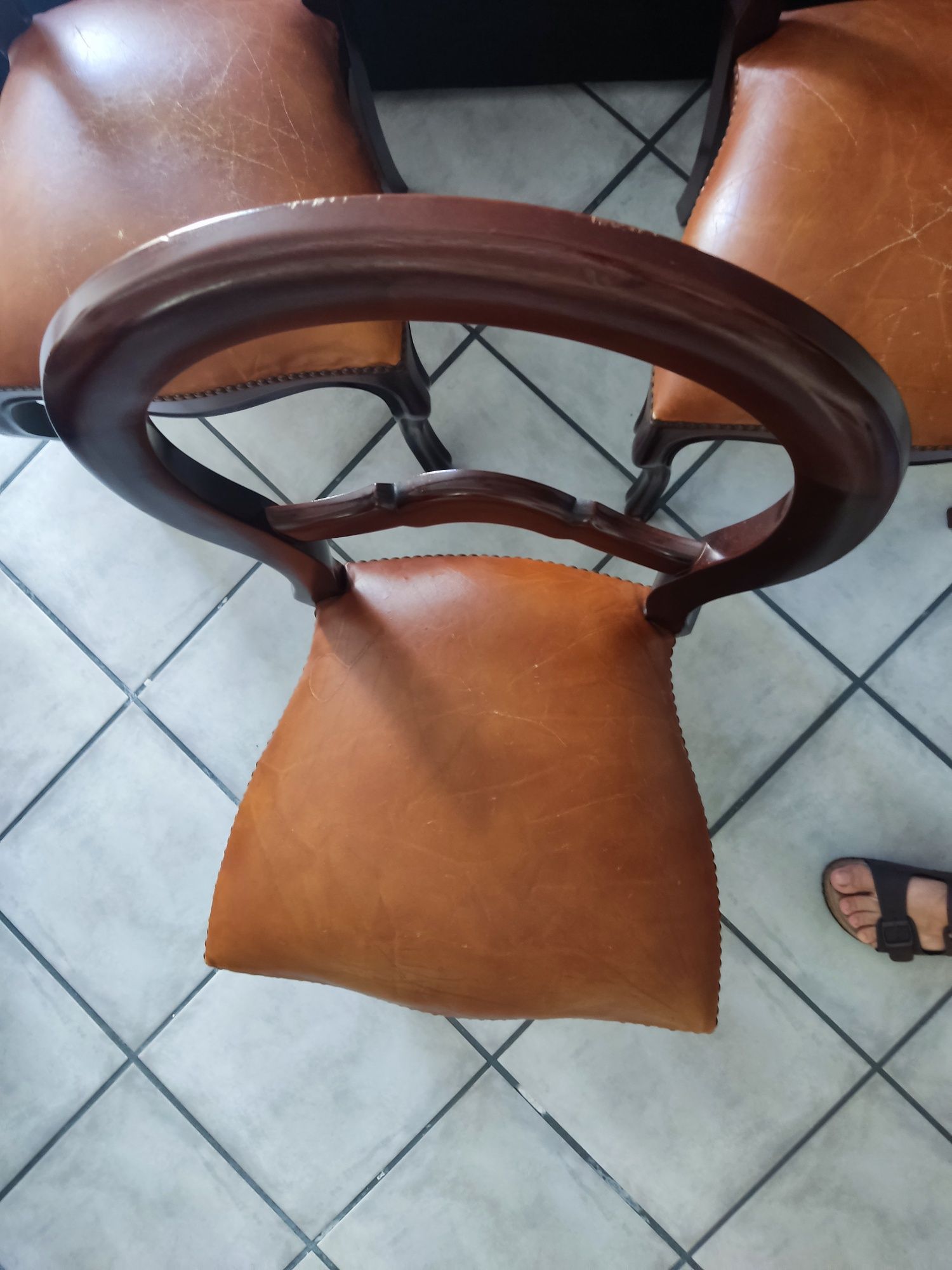 Cadeiras de sala vintage com assento em cabedal 30€ cada