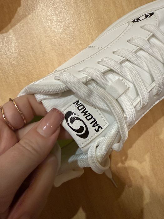 Продам кросівки нові , в коробці