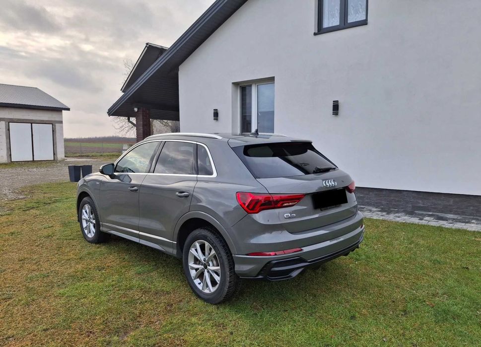 Audi Q3 Premium Plus 2021 року