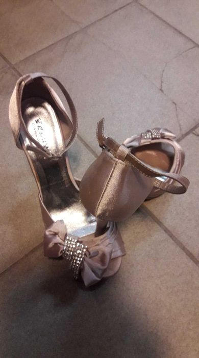 Buty szpilki ślubne 39 beżowy