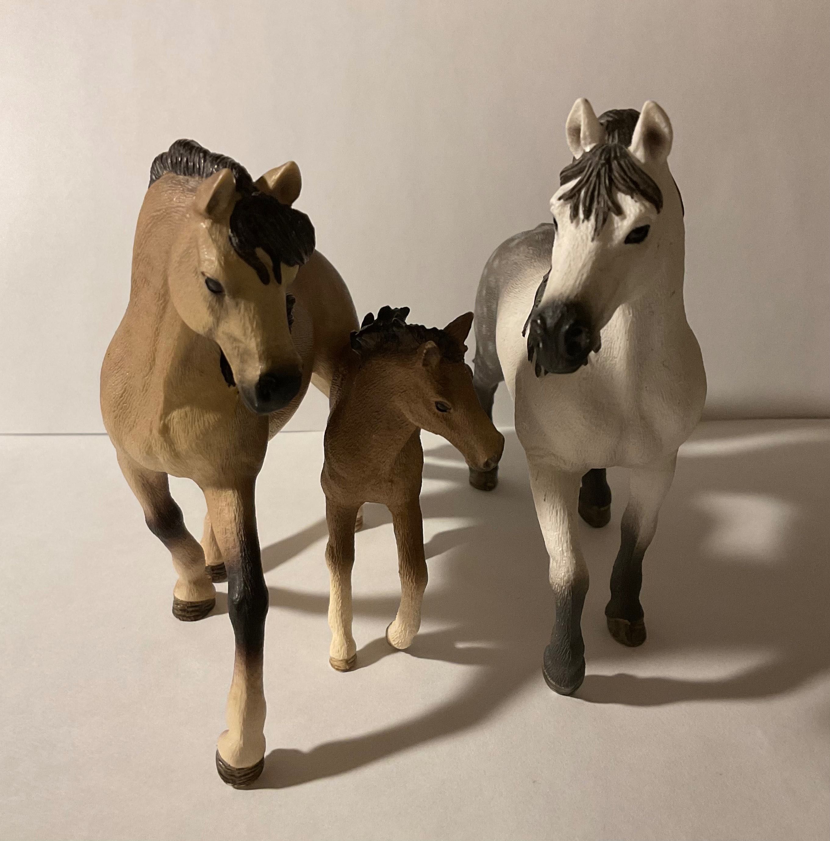 Schleich konie andaluzyjskie (ogier, klacz, źrebię)