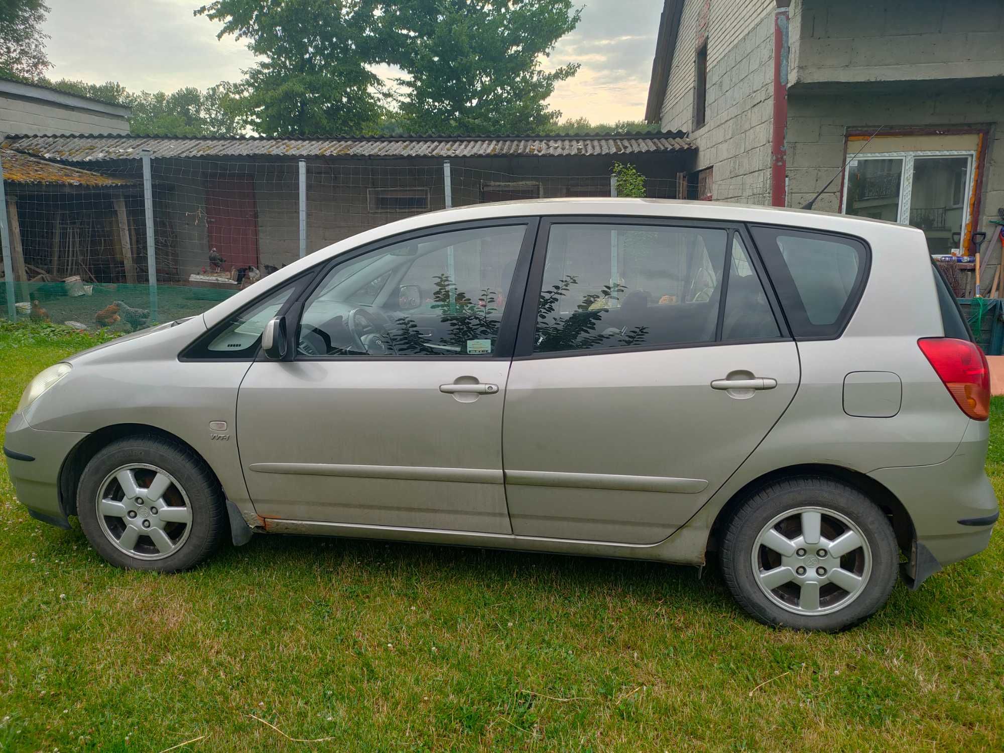 Toyota Corolla Verso 2003