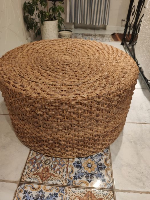 Стол,пуф из ротанга