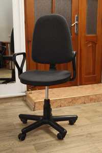 продам офісний стілець дешево