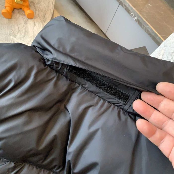 Relaksacyjna kurtka marki TNF w kolorze czarnym / rozmiar S