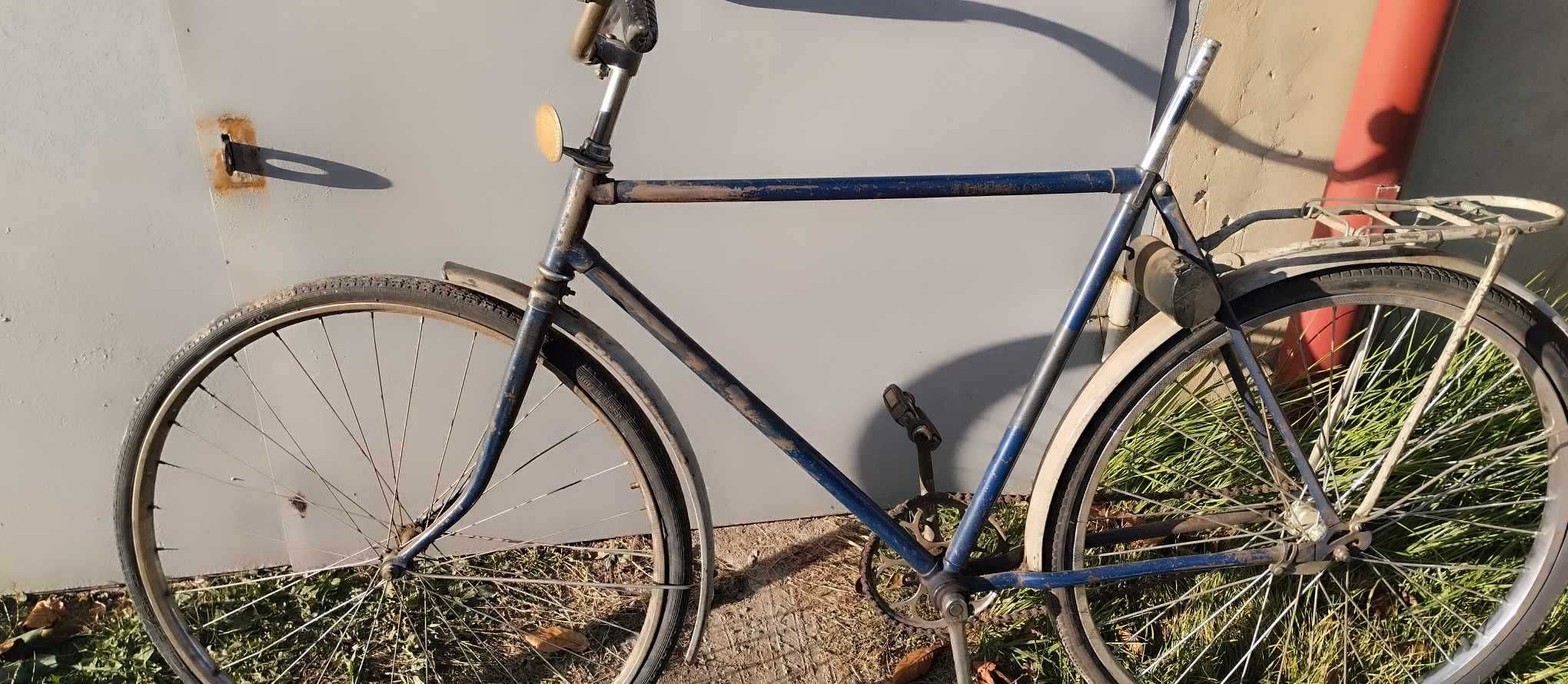 Велосипед старого образца. Состояние хорошее