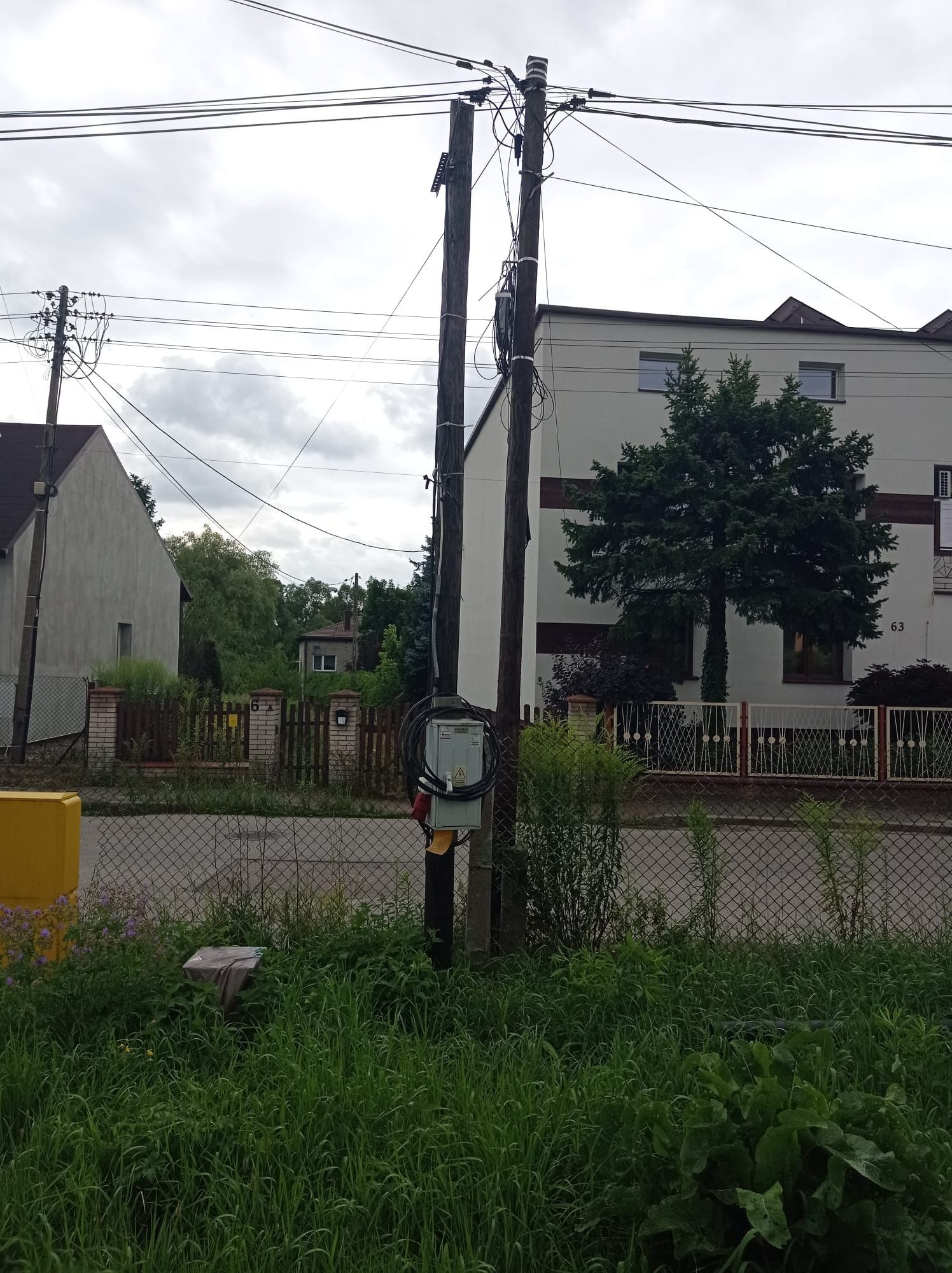 Słup elektryczny budowa domu